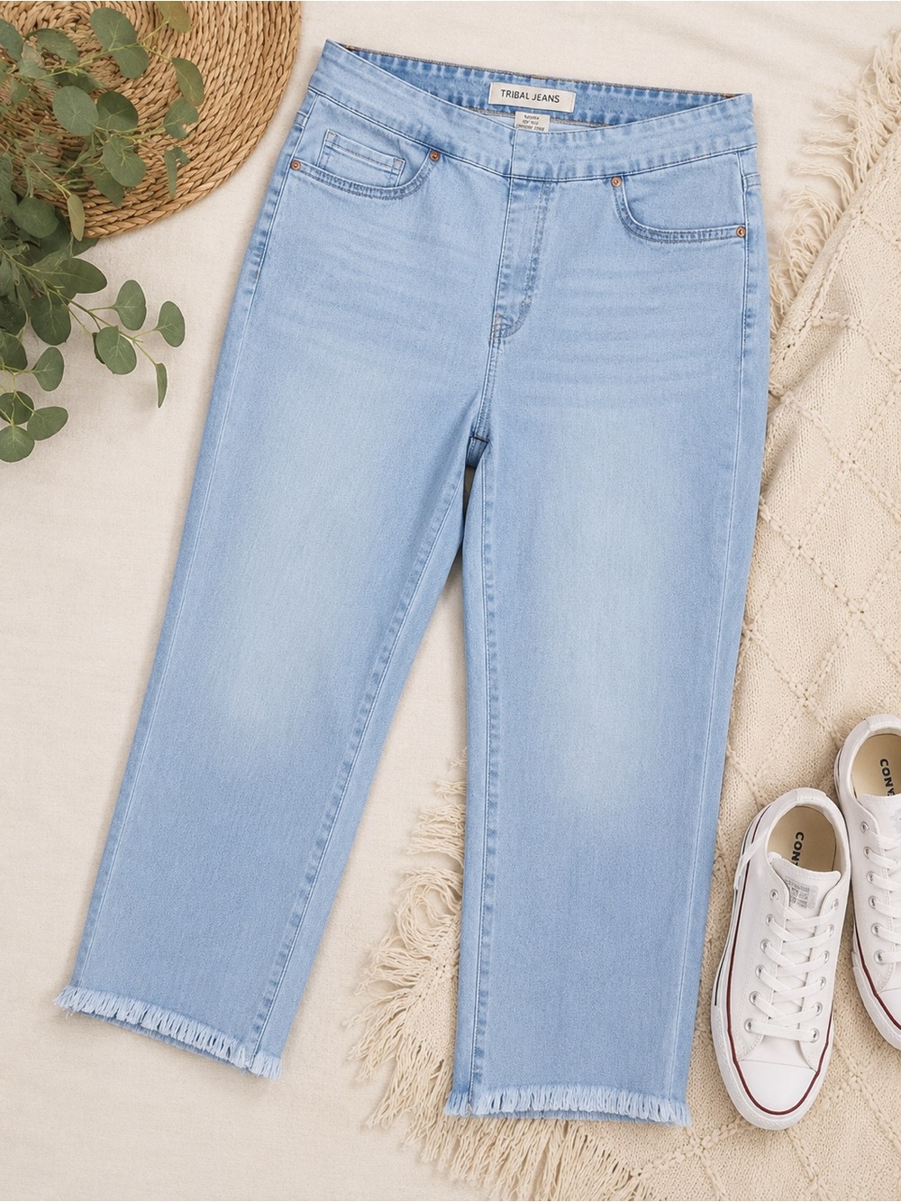 Tribal Jeans Audrey Mid Rise Straight Crop Jeans Size 10 Light Wash Raw Hem